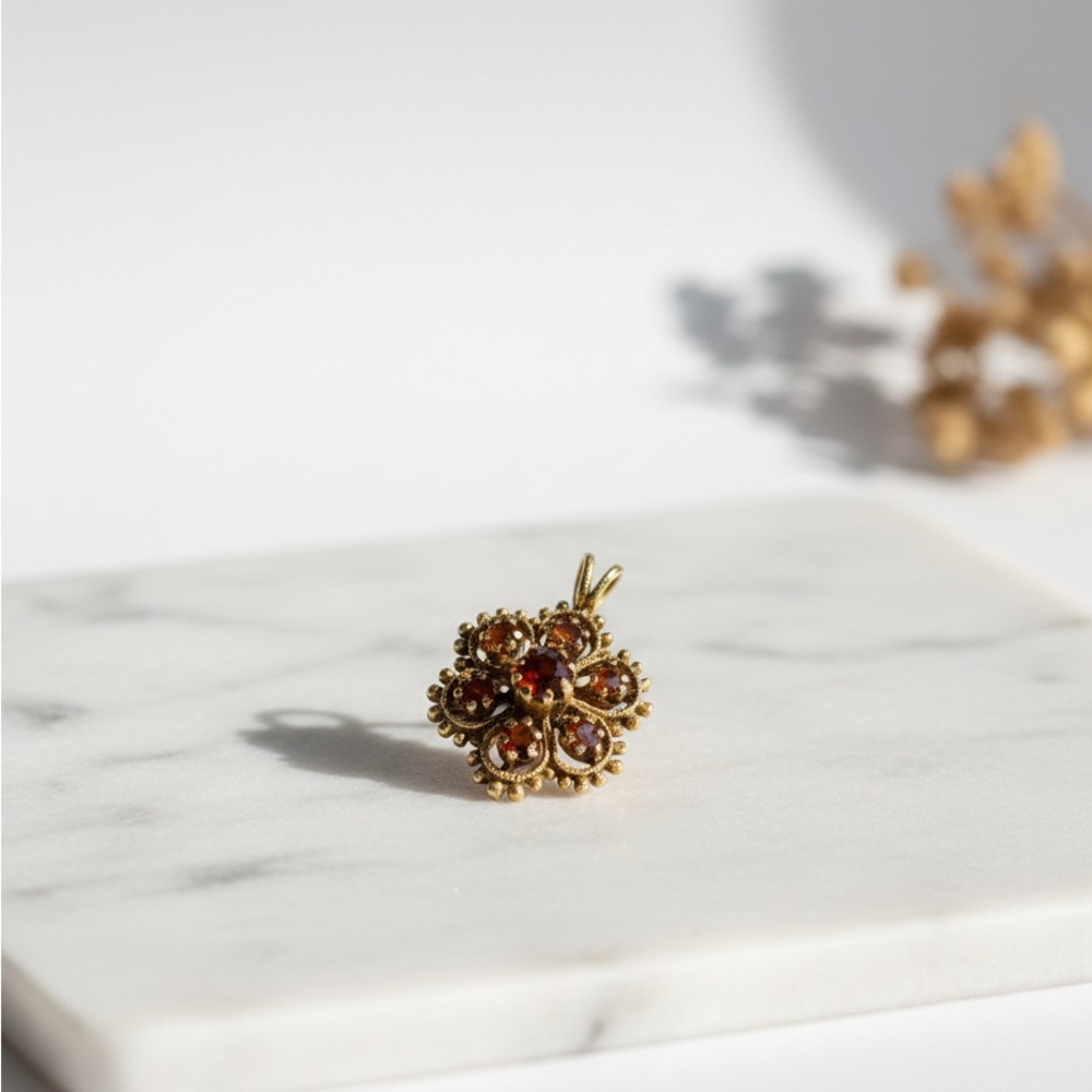✨Edwardian 10kt Gold & Natural Garnet Floral Pendant – 0.67ctw ✨